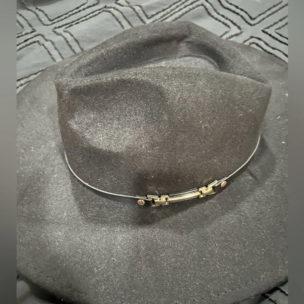 Hat - Picture 1 of 2